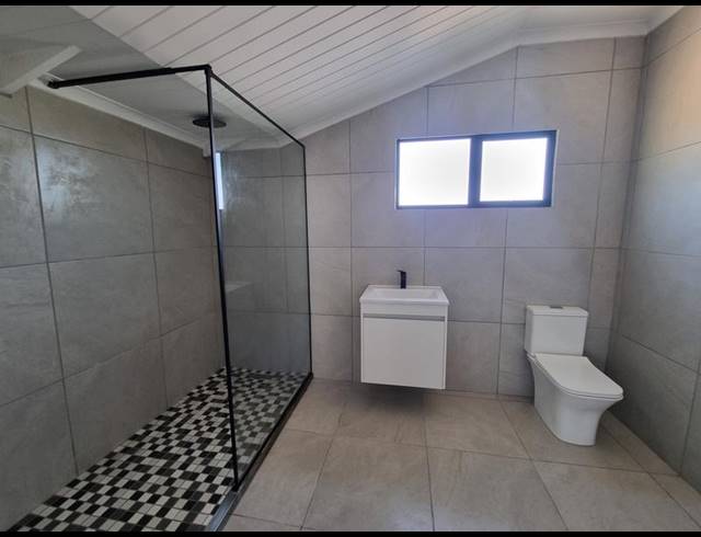 5 BEDROOM HOUSE FOR SALE IN FRAAIUITSIG